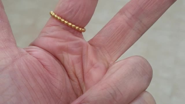 Can't finger be stretched out only for me?