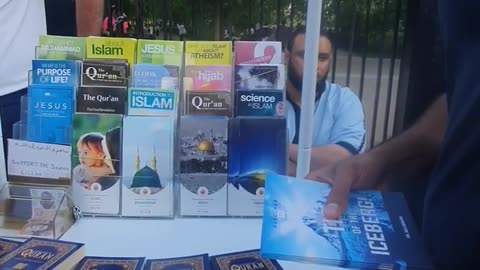 Dawah Stall Agents refuse to give free Quran to Christian lady