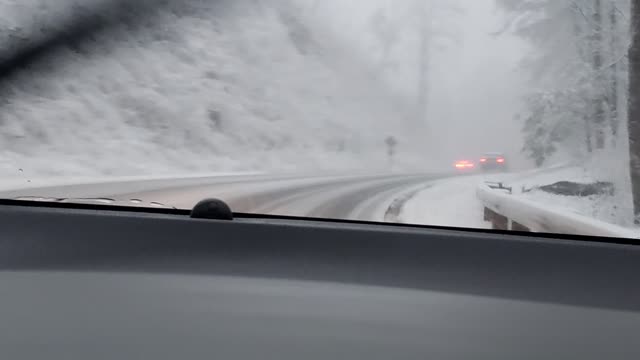 How to drive in the Christmas Eve snow gatlinburg to Knoxville