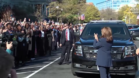 Kamala Harris cheered on by staff as she arrives back at the White House(1080P_HD)