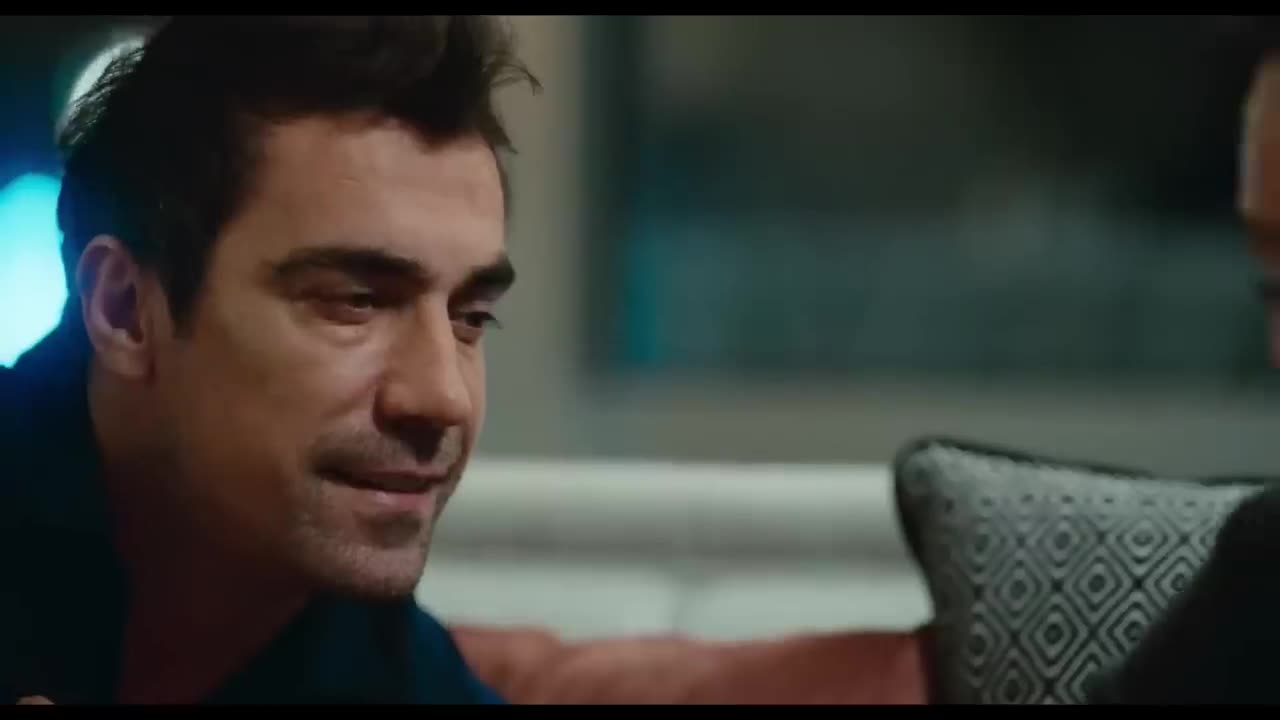 As the Crow Flies: Season 2 / Kiss Scenes - Lale and Kenan (Birce Akalay and Ibrahim Celikkol