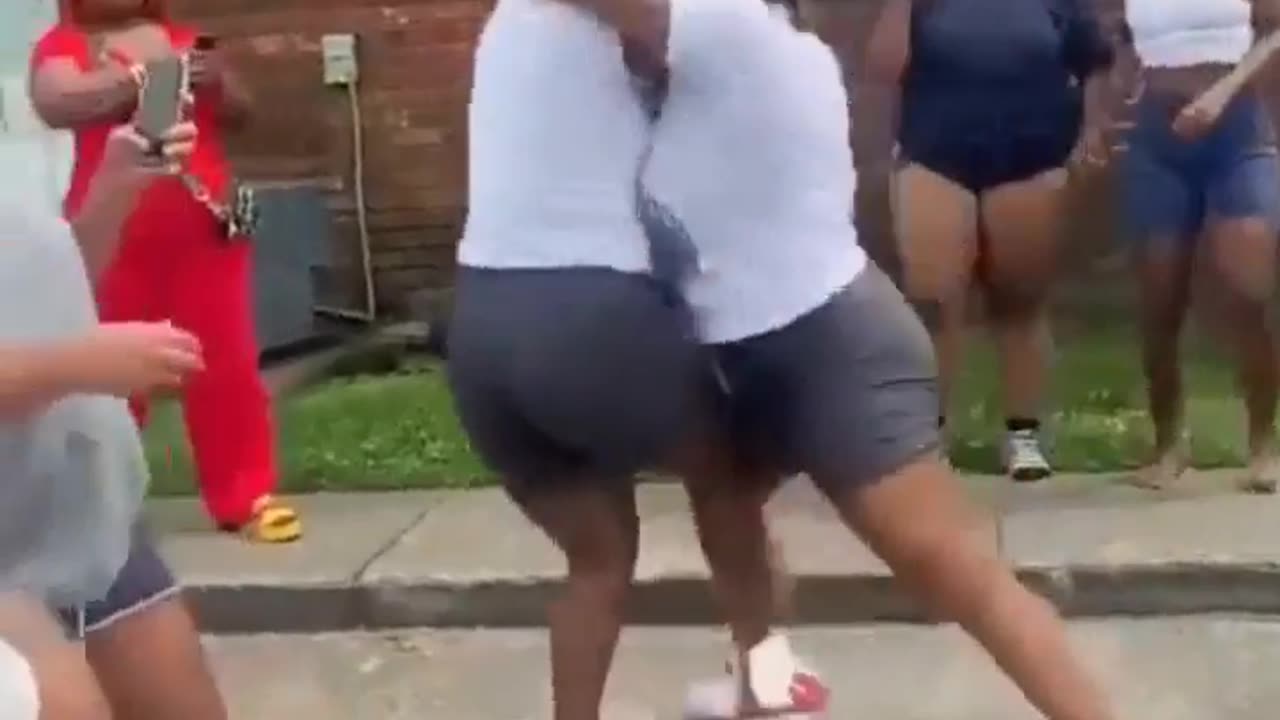 Ratchet Heavyweights Fight at Public Housing