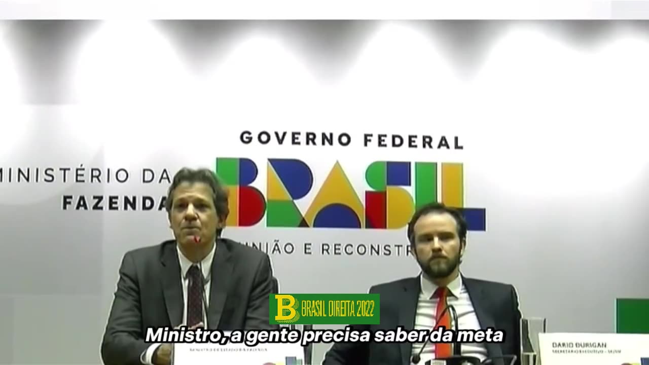 Jornalistas perguntam sobre meta fiscal e Haddad fica visivelmente nervoso e abandona a entrevista.