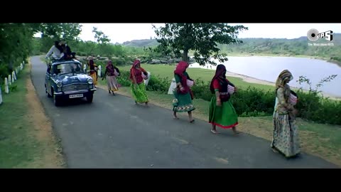 Aaye Ho Tum Meri Jindagi Mein Bahar Bankar Raja Hindustani film Karishma Kapoor Aamir Khan