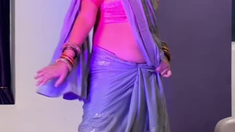 Saree Wali Hot Boobs Bhabhi Ka Dancing Viral Video.