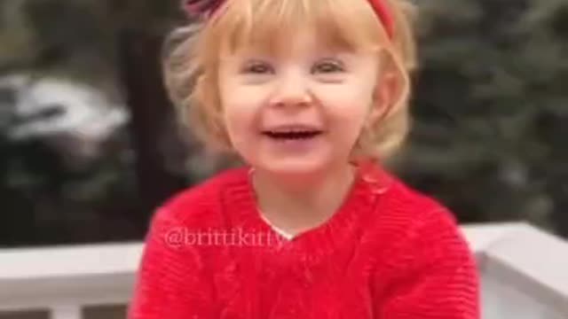 OMG!! Beautiful Girl Cute Moment caught on Camera