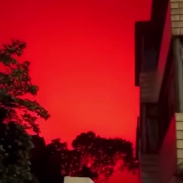 Suddenly the sky in Zhoushan, China turned red. May 7th 2022