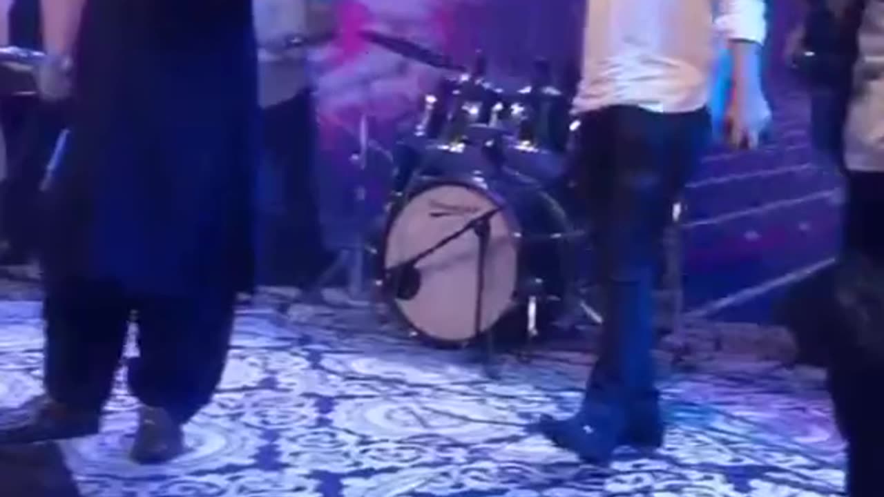 Funny dancing 😂😆
