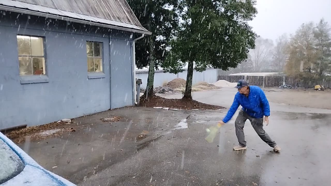 Tennis volley on the wall in the snow