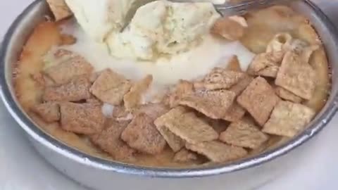 CINNAMON TOAST CRUNCH PIZOOKIE