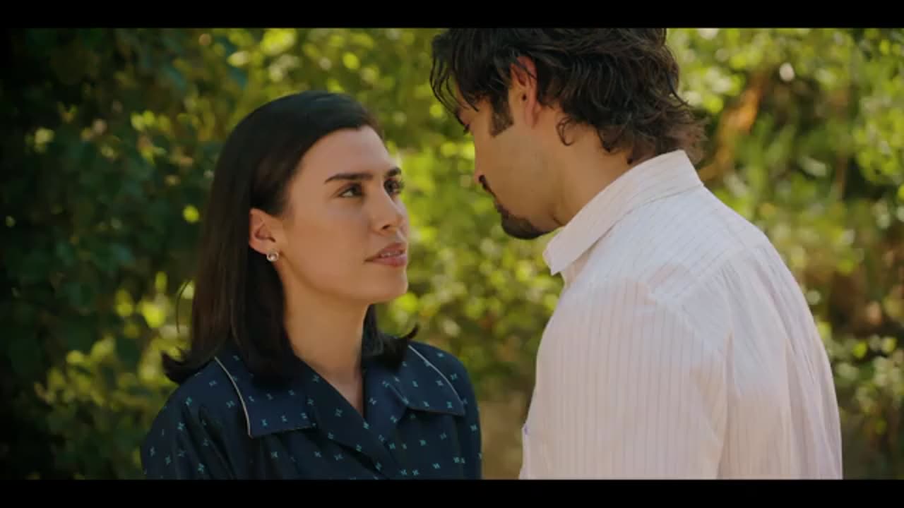¡Beso fogoso! Víctor le dice a María que siempre la ha querido y ambos se dejan llevar por la pasión