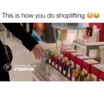 Beautiful lady taught us how to shopping 🛍