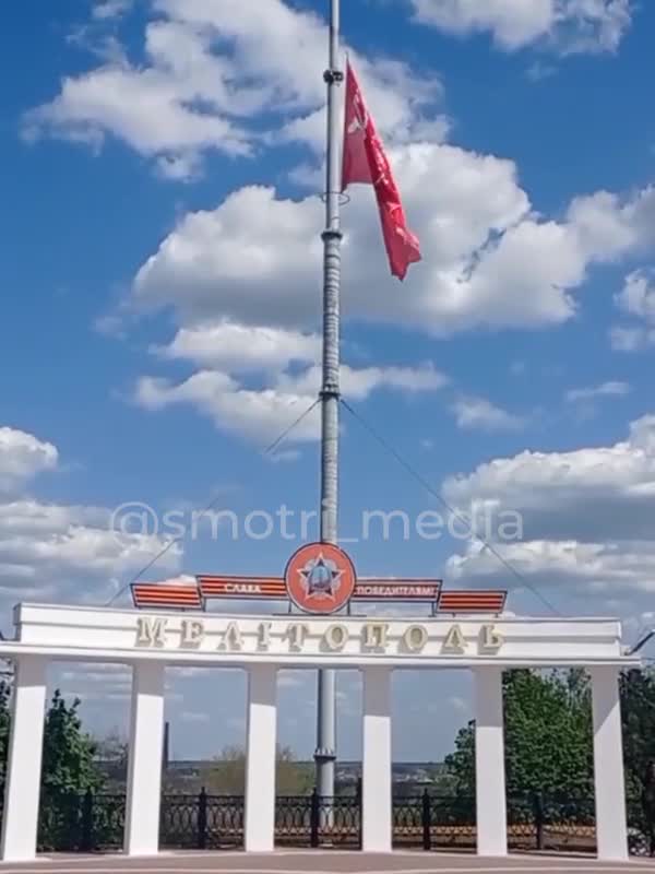 V Melitopolu byl na 1. máje vztyčen prapor Vítězství