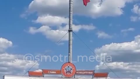 V Melitopolu byl na 1. máje vztyčen prapor Vítězství