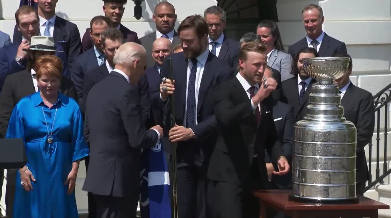 Biden is gifted a Tampa Bay Lightning jersey