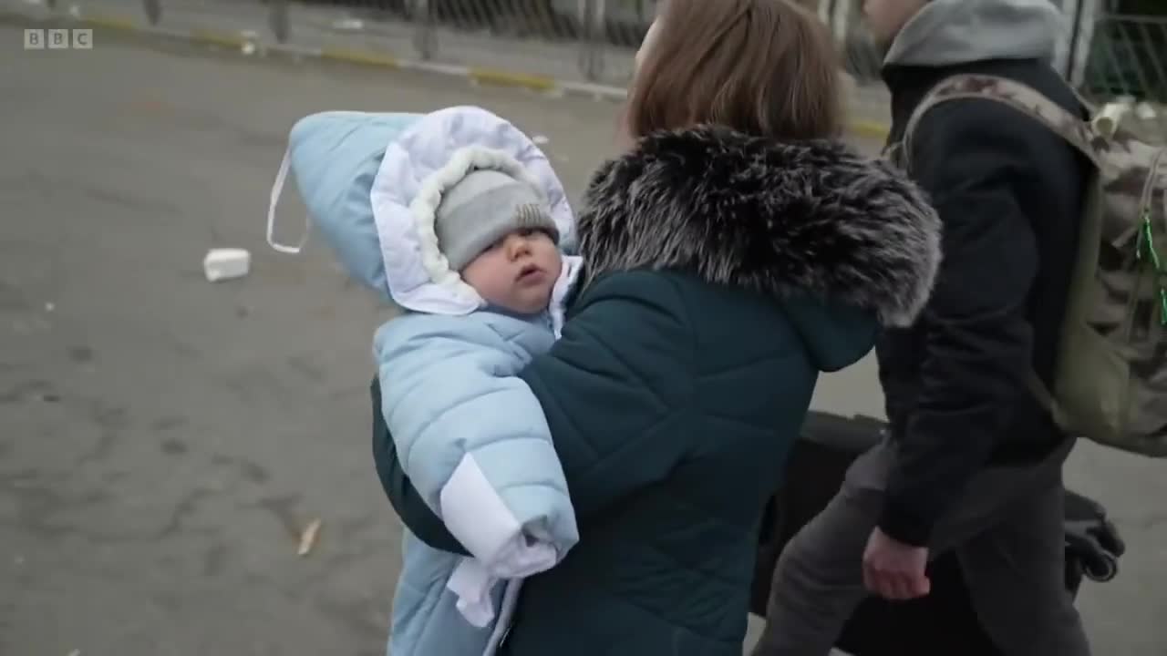 Children flee under fire as Russians advance on Kyiv