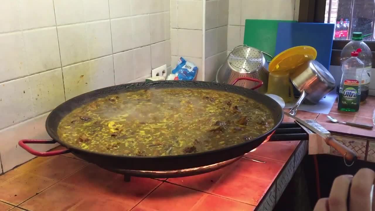 Coolest Paella Trick Ever