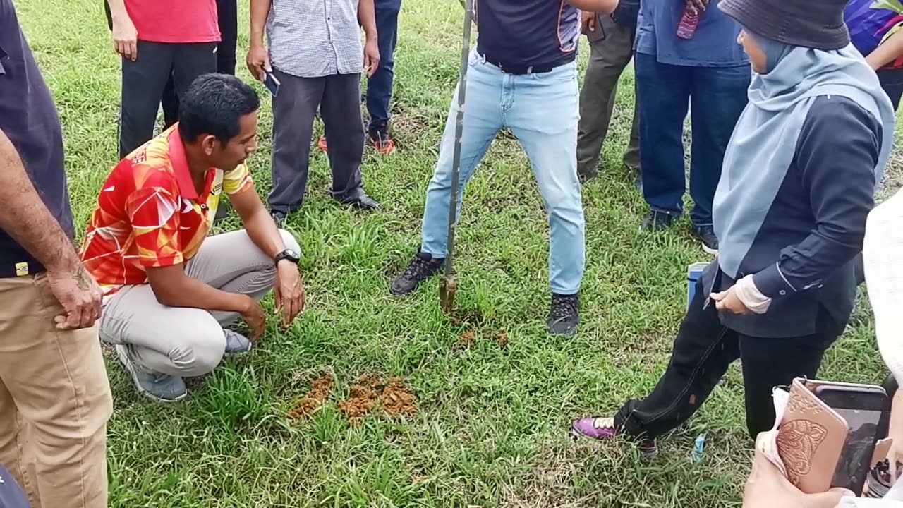 P11 Guna Auger Dapatan Sample Untuk Analisa Tanah, Kalumpang, 26 Jun 2024