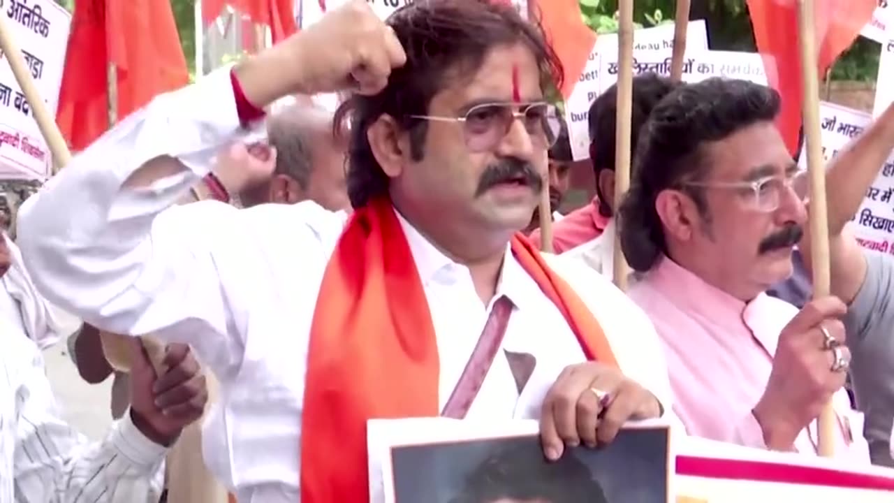 Hindu group protests against Trudeau and khalistanis in New Delhi 9