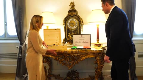 When Elon Musk met with Italy's Prime Minister, Giorgia Meloni. 🇺🇸🇮🇹
