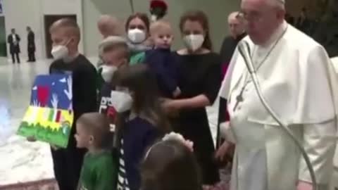 The Pope kissing the Ukrainian flag ☝️