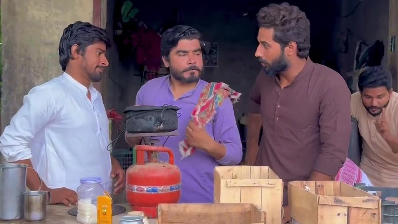 Ek Ameer Admi Pohancha Choty se Hotel se