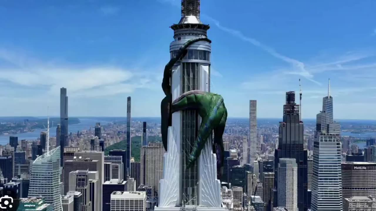 DRAGON WRAPPED AROUND THE EMPIRE STATE BUILDING!