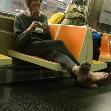 Guy no clues on subway counting organizing his money