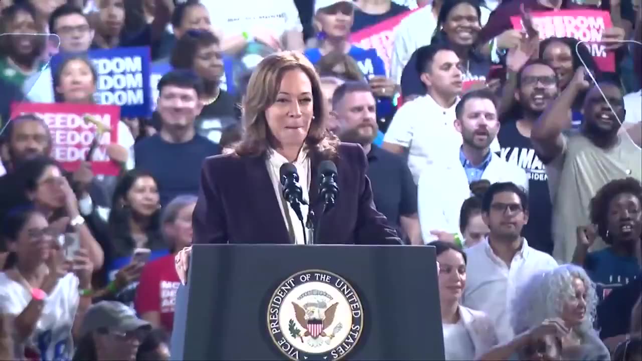 Kamala lost control of the crowd at her Houston rally.