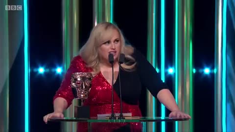 Rebel Wilson steals the show with HILARIOUS unexpected BAFTA 2020 speech - BBC
