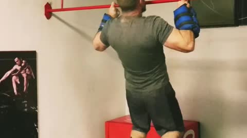 1 finger pull up plus 24 kg