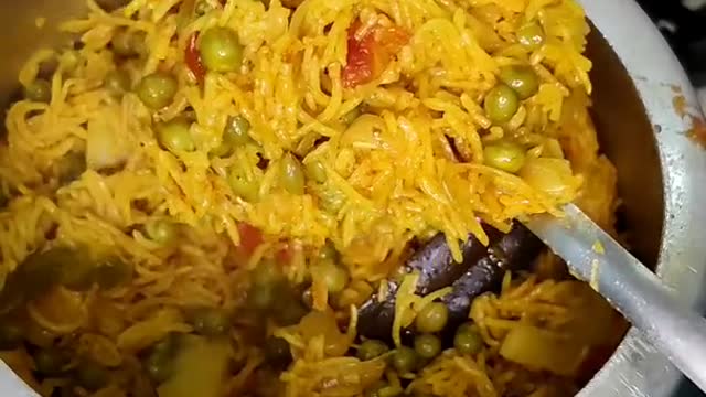 Famous Delicious Aloo Matar Pulao recipe 😍 | Pulao ya Biryani