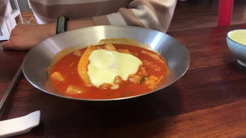 Tteokbokki is the food that Koreans love.