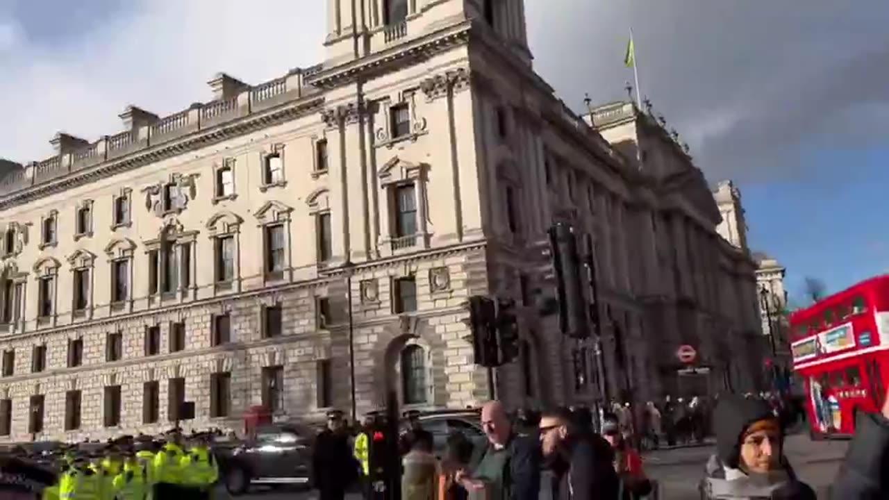 Churchill statue in London needed police protection from Palestinian protesters