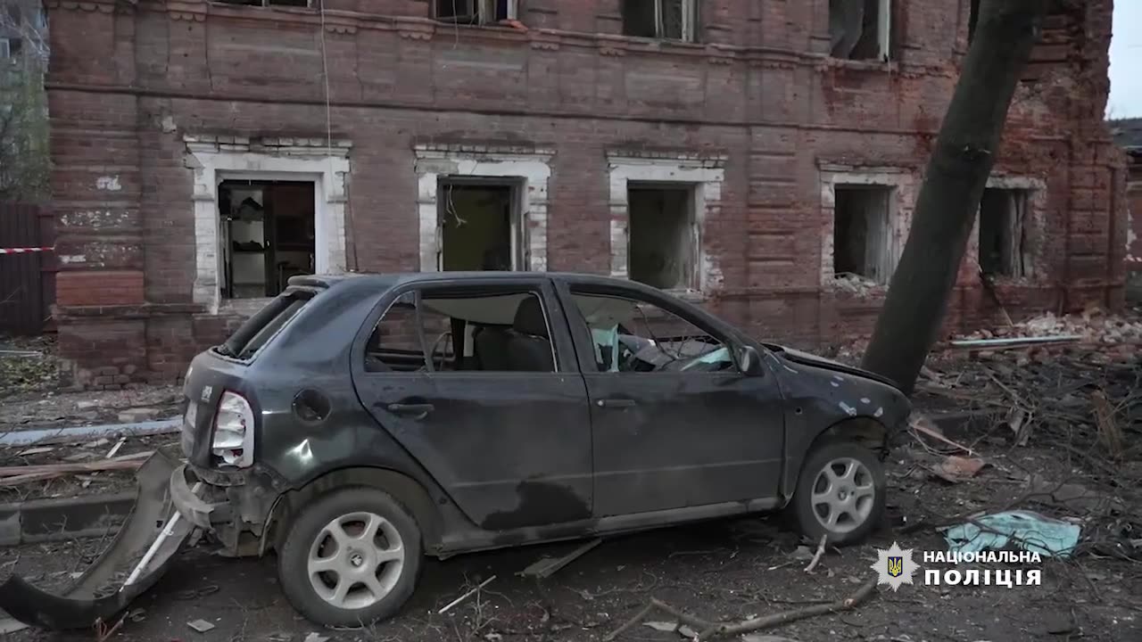 Aftermath of drone attack on Sumy city center: police work at the scene of the hits