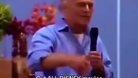 They wanted people to believe that it is ＂natural＂ to have stripes in the sky.