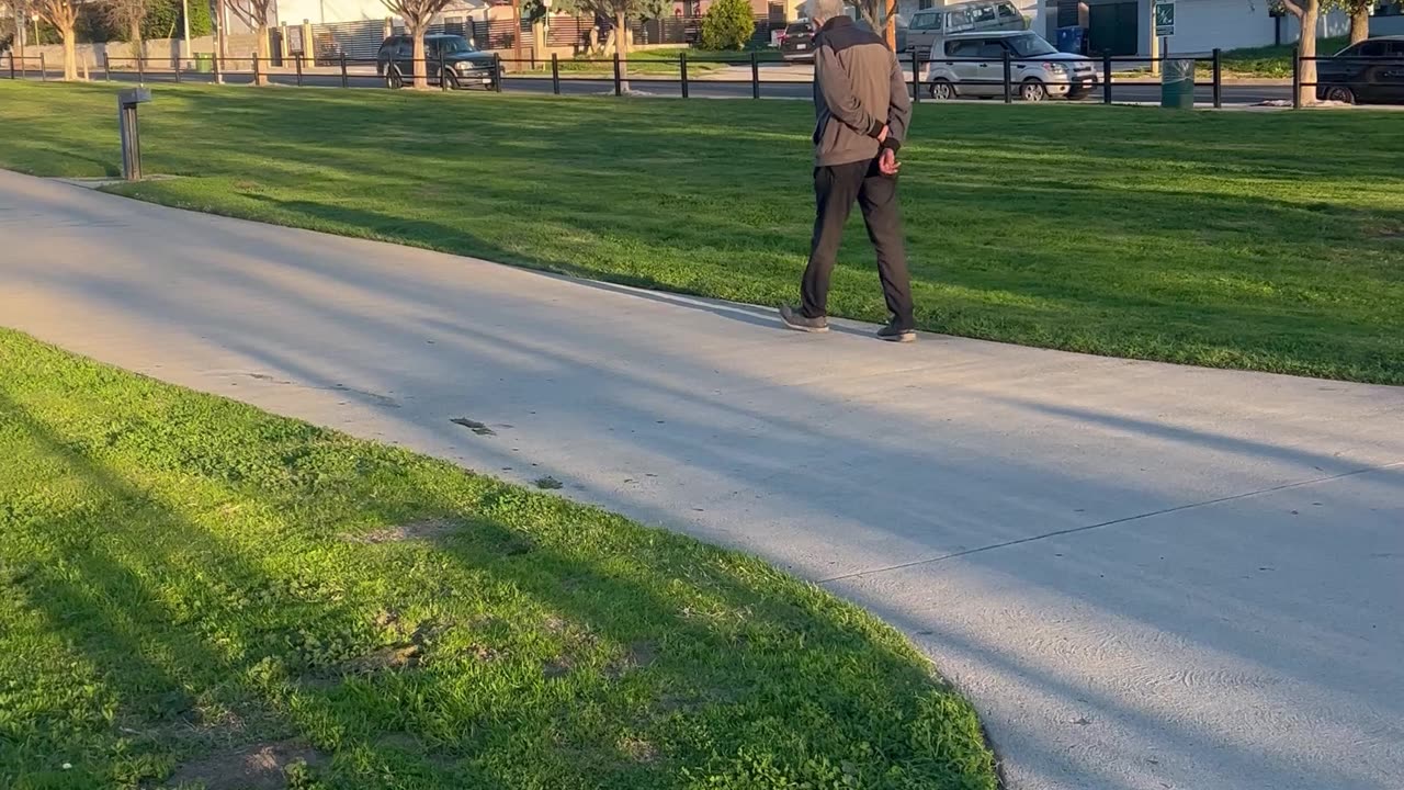 Mom Figures Out Why Her Daughter Walks Like This at the Park