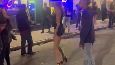 Girl Leaves Her Man Mid-Date