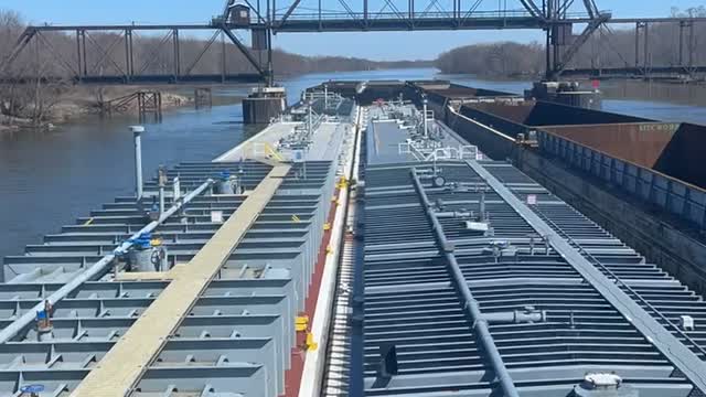 15 Barges through Seneca Railroad Bridge