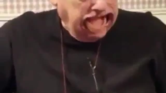 Old man scares kids by taking off his fake teeth