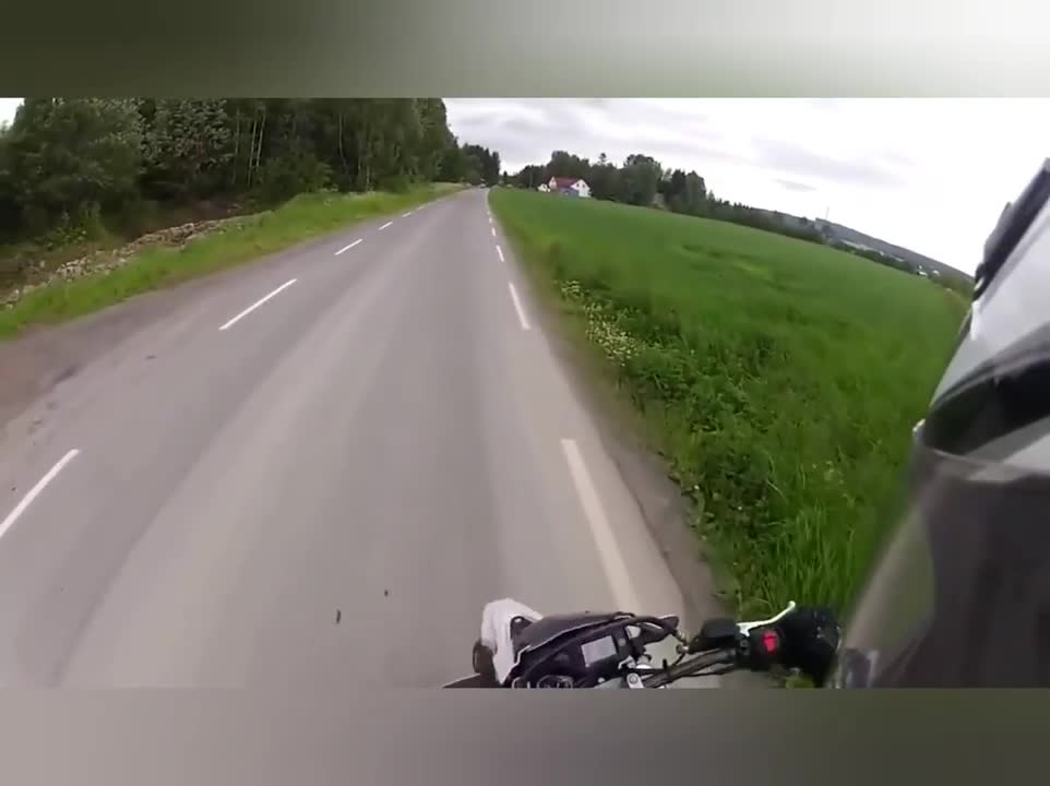 Motorcycle Crashes, Bike Crash Compilation & Road Rage 2020 (+18).