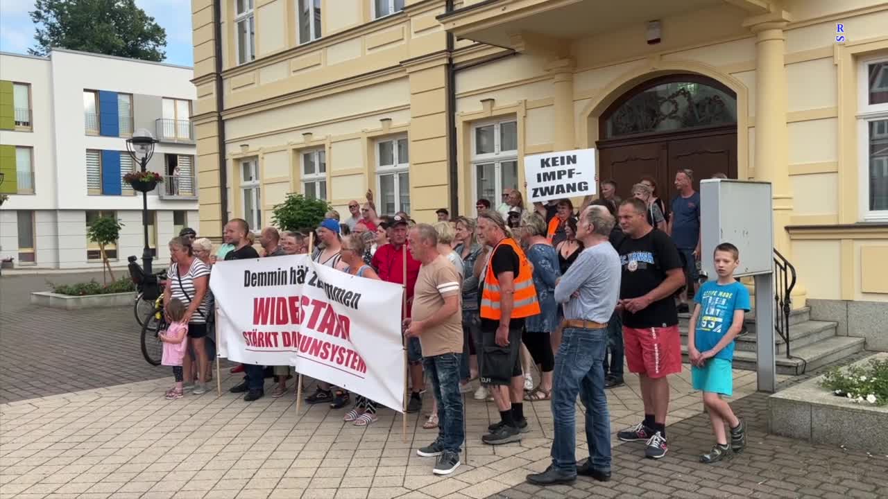 Demmin - Der heutige Demo-Zug mit Zwischenkundgebung auf dem Markt in Demmin startet 30-06-2022