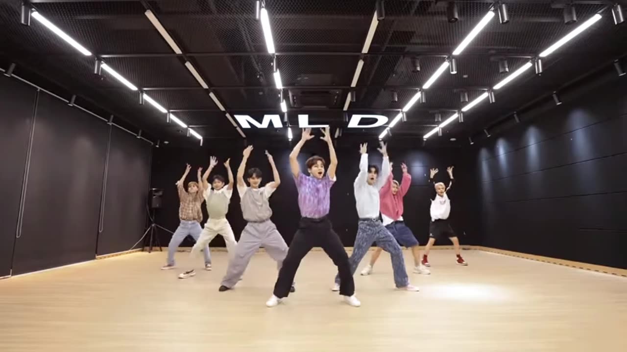 HORI7ON 'Lovey Dovey' Dance Practice