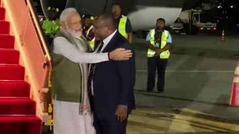 NEVER SEEN BEFORE VISUAL ! NEW GUINEA PM SEEKS PM MODI BLESSINGS