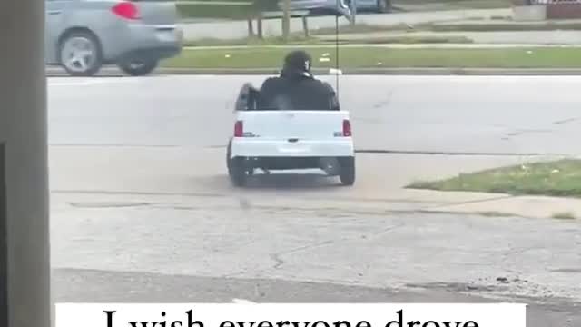 I wish everyone drove around in cars like this 😂🤣
