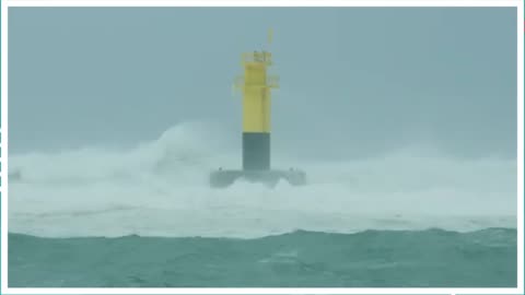 In Busan The sea is overflowing like a tsunami! Floods from Typhoon Hinnamnor in South Korea