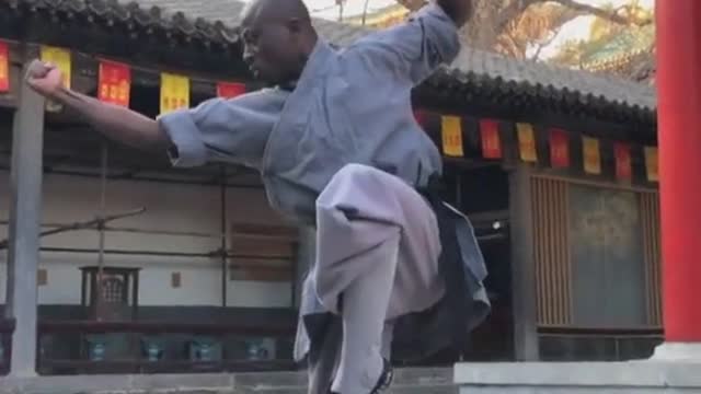 When I was traveling in the Shaolin Temple, I came across a foreigner learning Kung Fu