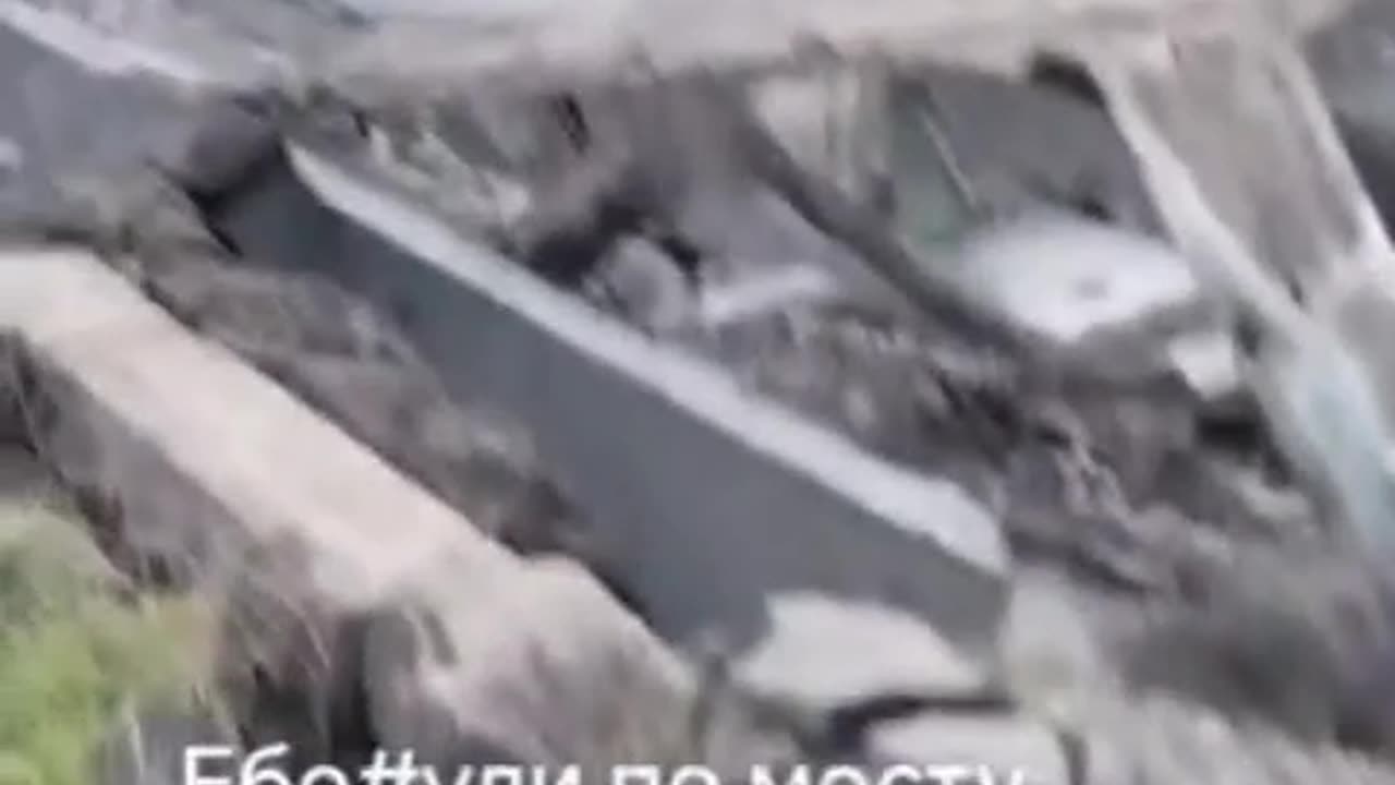 The Russian Armed Forces yesterday bombed a bridge in Gulyaypol, Zaporizhzhya region.