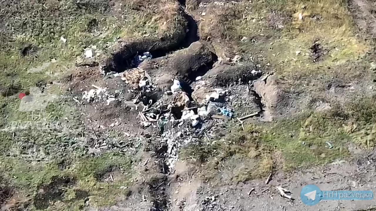 Ukrainian soldiers digs they're own graves