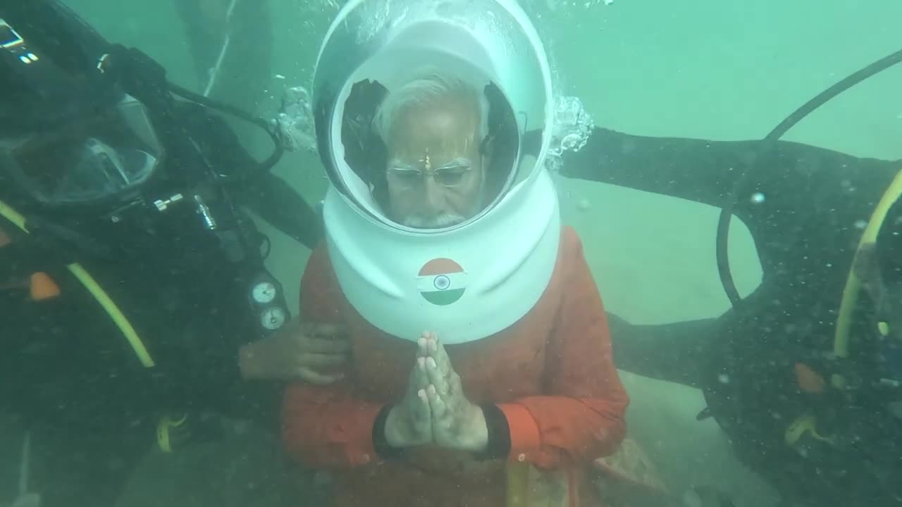 PM Modi dives to pray at ancient Dwarka under the sea